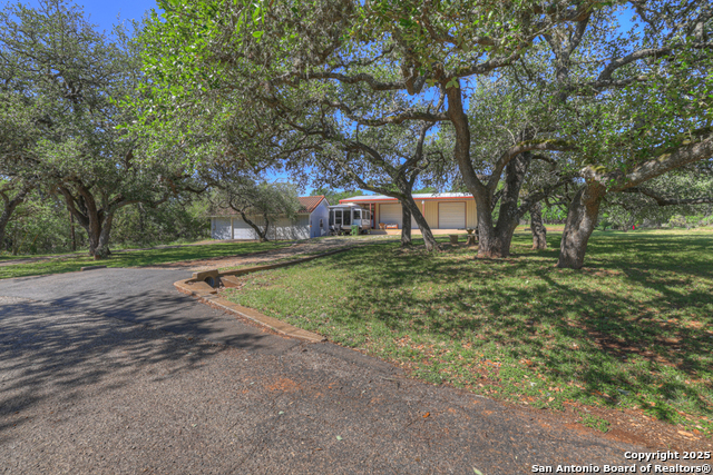 Listing photo id 7 for 830 Palomino Lane