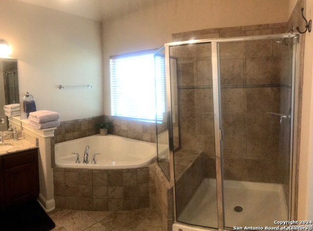 Image 14 of 29 For 8250 Cruiseship Bay  1202