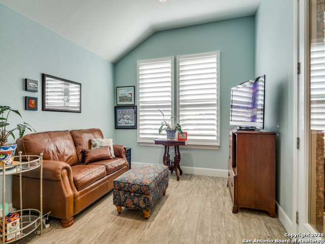 Image 12 of 31 For 102 La Cima