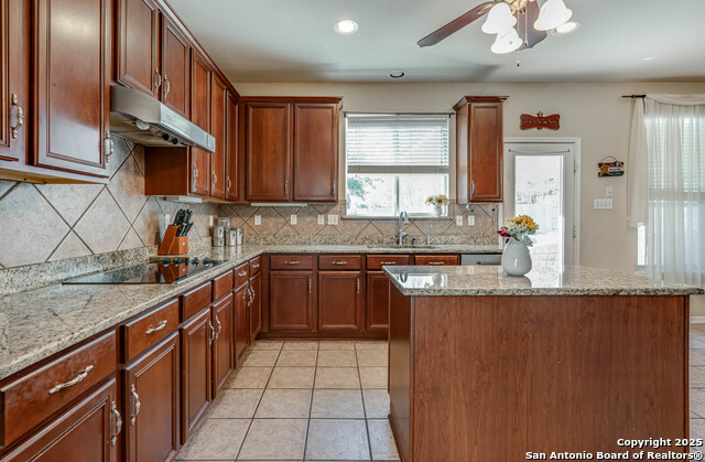 Image 3 of 36 For 3303 Cambria