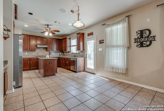 Image 4 of 36 For 3303 Cambria