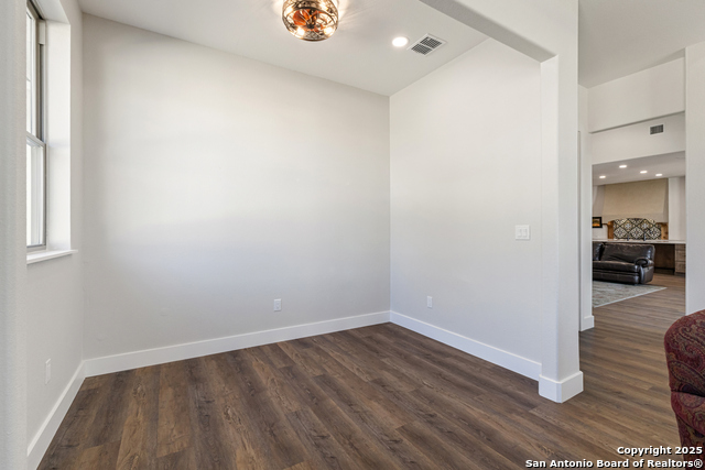 Image 31 of 46 For 673 Travis Forest