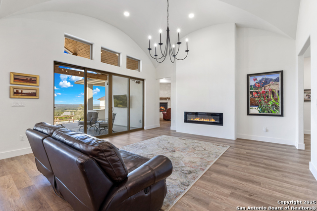 Image 7 of 46 For 673 Travis Forest