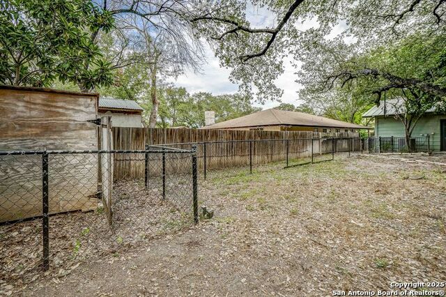 Image 32 of 35 For 1707 Searcy