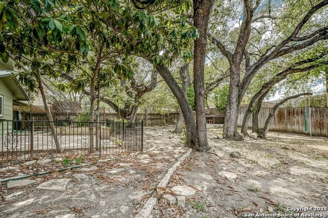 Image 34 of 35 For 1707 Searcy