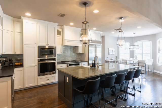 Listing photo id 8 for 20402 Messina