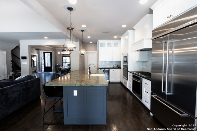 Listing photo id 10 for 20402 Messina