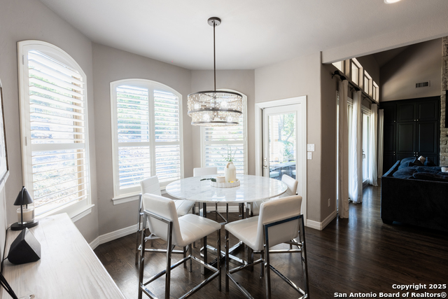 Listing photo id 11 for 20402 Messina