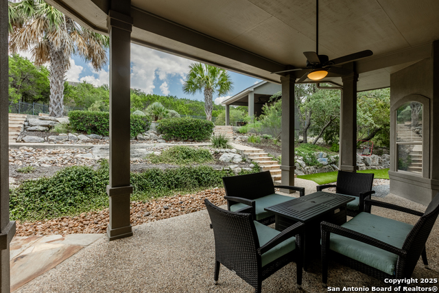 Listing photo id 13 for 20402 Messina