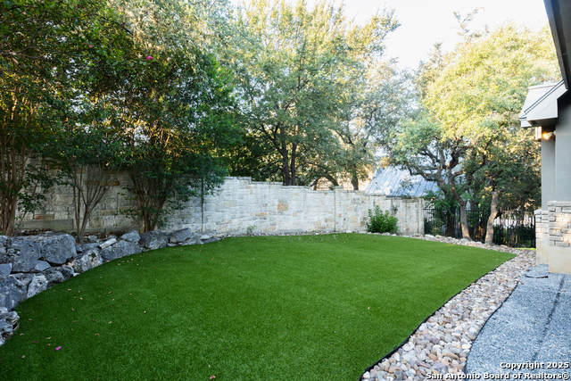 Listing photo id 16 for 20402 Messina