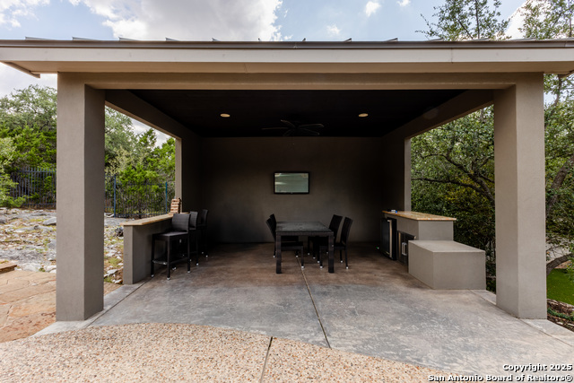 Listing photo id 18 for 20402 Messina