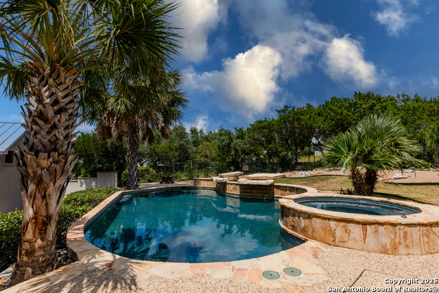 Listing photo id 19 for 20402 Messina