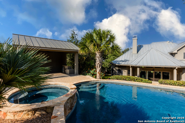 Listing photo id 21 for 20402 Messina