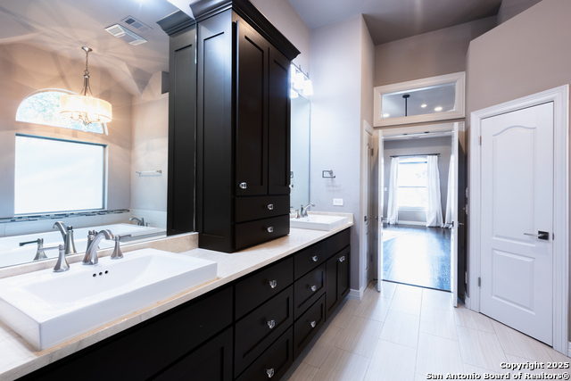 Listing photo id 24 for 20402 Messina