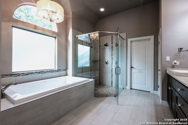 Listing photo id 25 for 20402 Messina