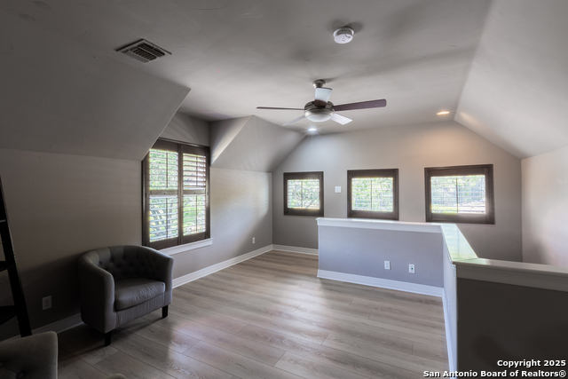 Listing photo id 29 for 20402 Messina