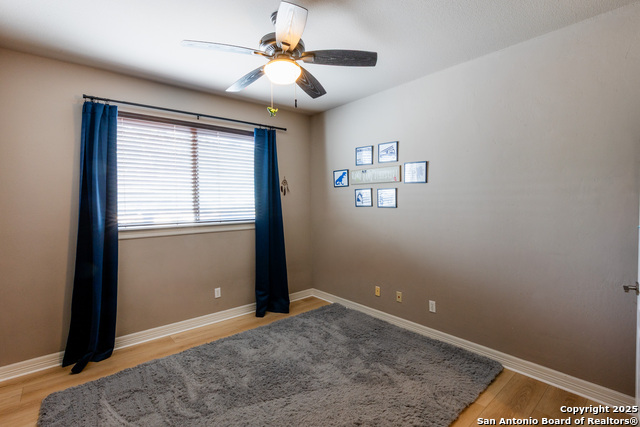Listing photo id 30 for 20402 Messina