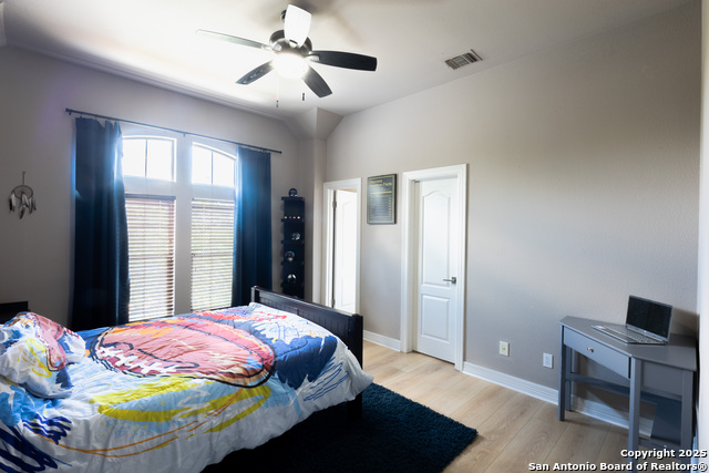 Listing photo id 33 for 20402 Messina