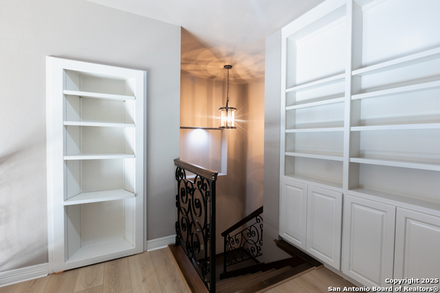 Listing photo id 36 for 20402 Messina