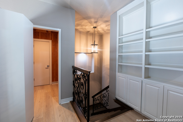 Listing photo id 37 for 20402 Messina