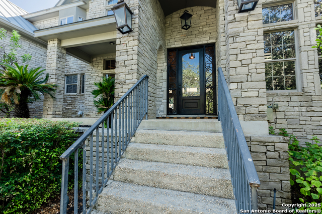 Listing photo id 2 for 20402 Messina