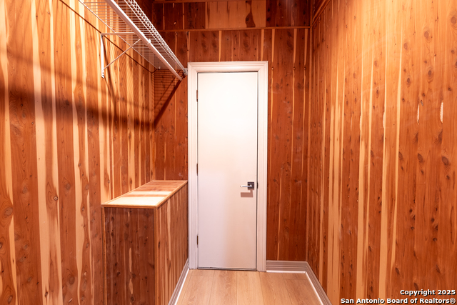 Listing photo id 38 for 20402 Messina
