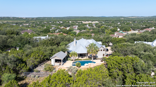 Listing photo id 41 for 20402 Messina