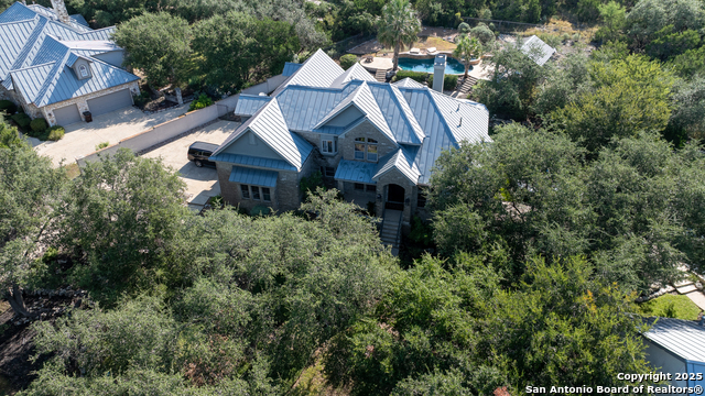 Listing photo id 42 for 20402 Messina