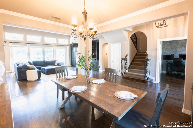 Listing photo id 3 for 20402 Messina