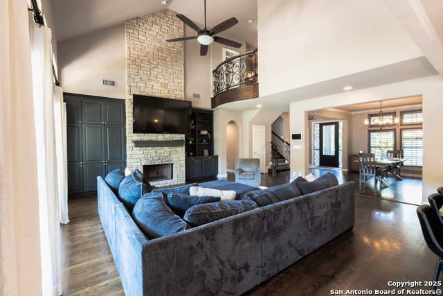 Listing photo id 6 for 20402 Messina