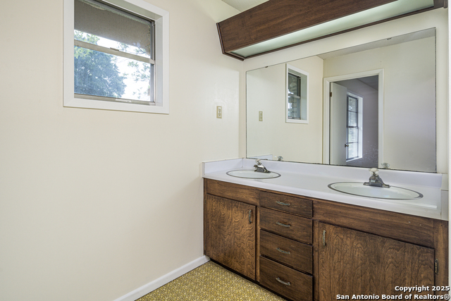 Image 18 of 51 For 542 Fm 473  