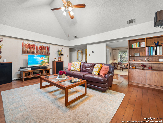 Listing photo id 9 for 11530 Whisper Moss