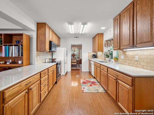 Listing photo id 11 for 11530 Whisper Moss