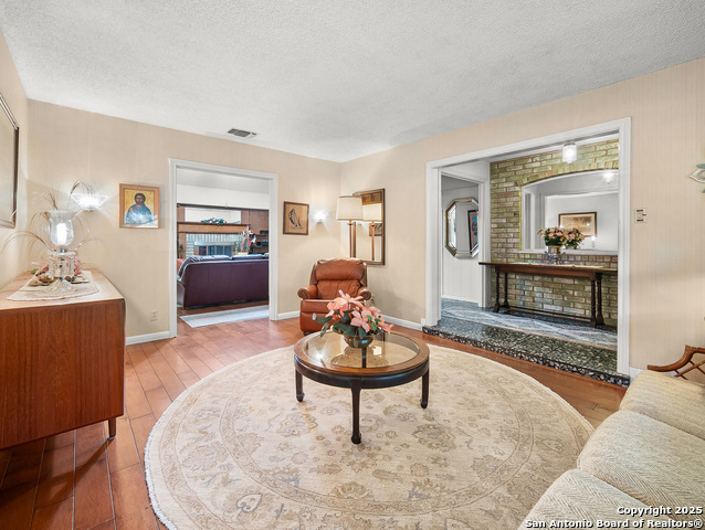 Listing photo id 6 for 11530 Whisper Moss