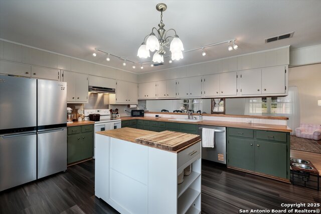 Image 13 of 29 For 903 River Oak