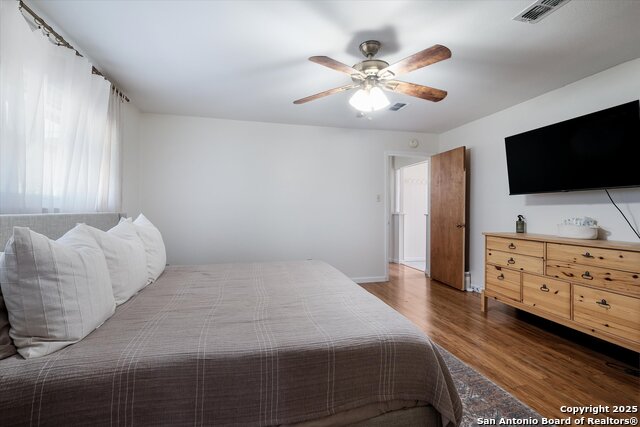 Image 17 of 29 For 903 River Oak