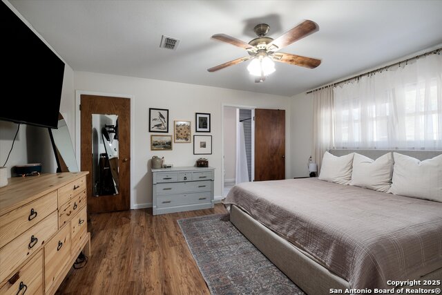 Image 18 of 29 For 903 River Oak