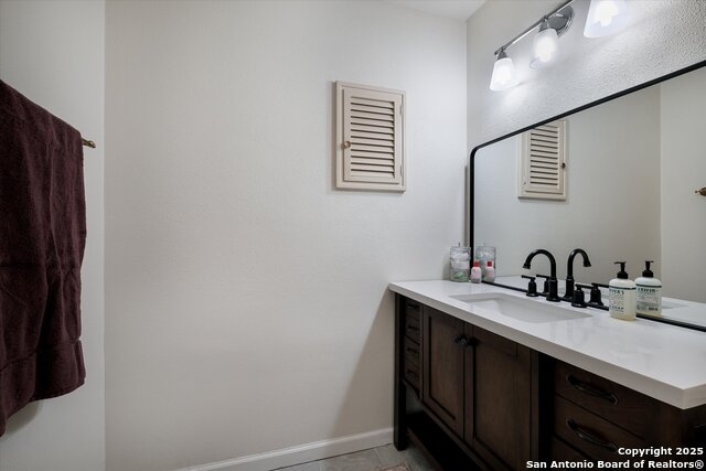 Image 19 of 29 For 903 River Oak