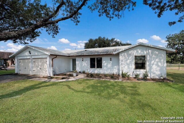 Image 2 of 29 For 903 River Oak