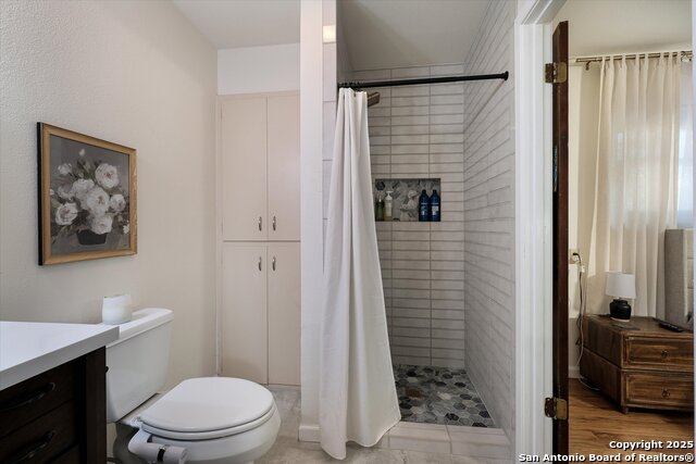 Image 20 of 29 For 903 River Oak