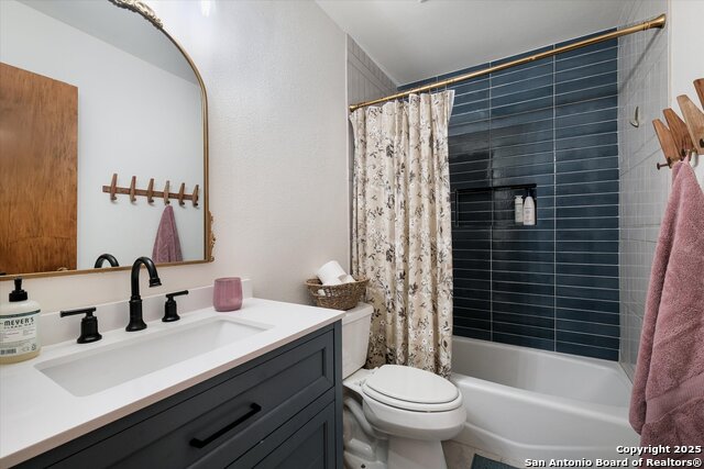 Image 23 of 29 For 903 River Oak