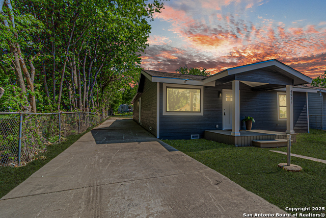 Image 3 of 48 For 4935 Bartmer