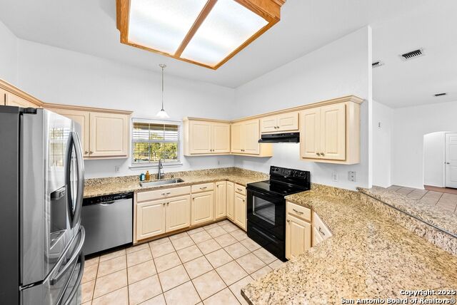 Image 22 of 57 For 1213 Hillside Oaks Dr