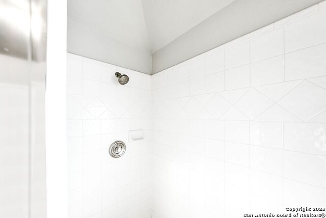 Image 34 of 57 For 1213 Hillside Oaks Dr