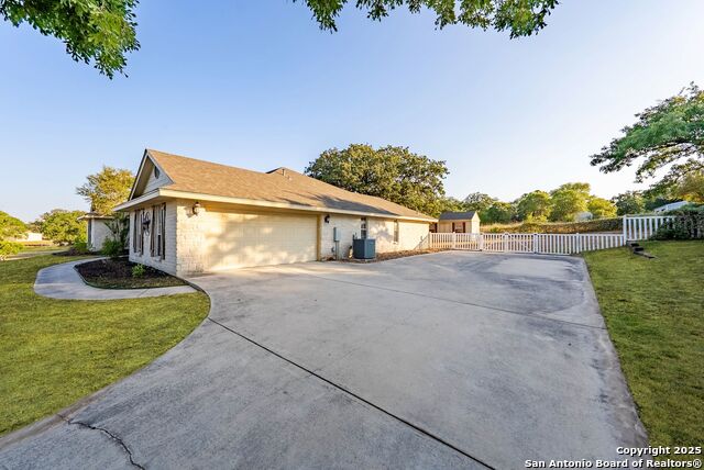 Image 5 of 57 For 1213 Hillside Oaks Dr