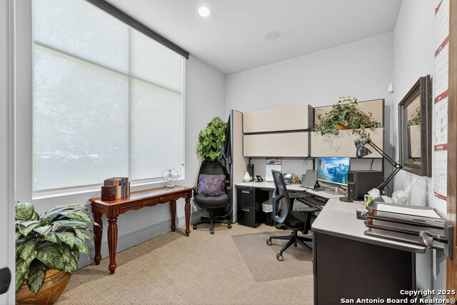 Listing photo id 11 for 16023 Via Shavano