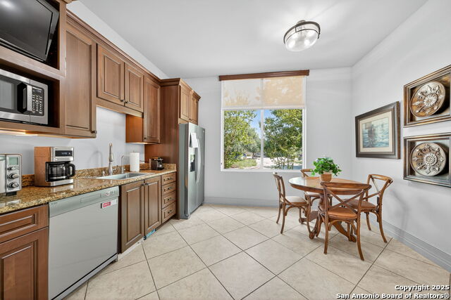 Listing photo id 12 for 16023 Via Shavano
