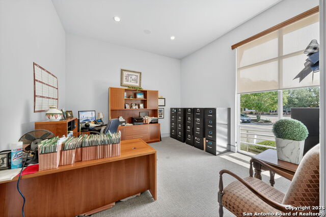 Listing photo id 13 for 16023 Via Shavano