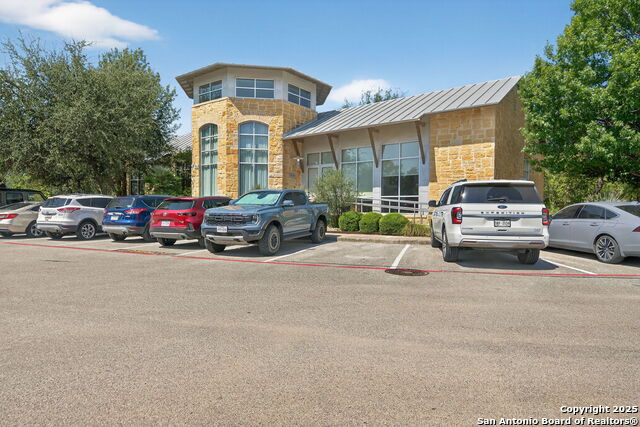 Listing photo id 1 for 16023 Via Shavano