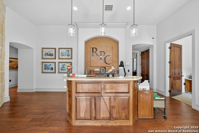Listing photo id 3 for 16023 Via Shavano